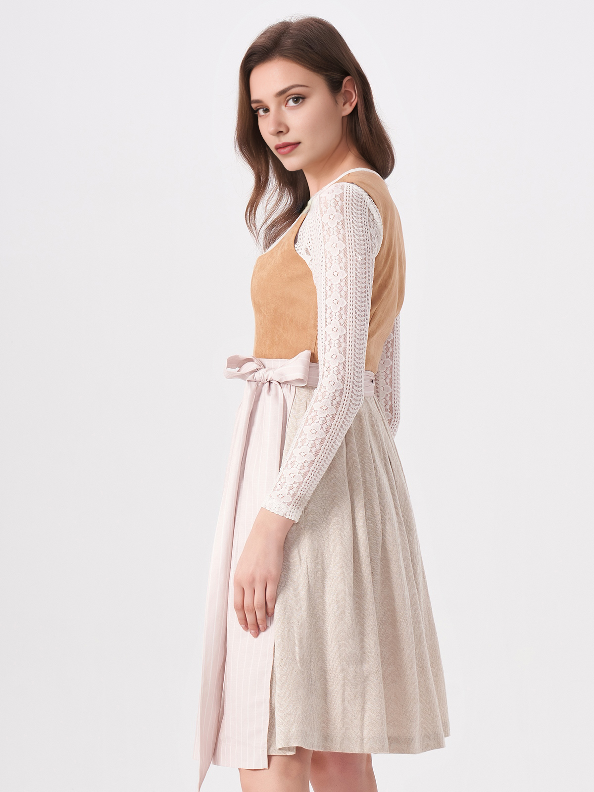 Dirndl in Braun – klassische Eleganz