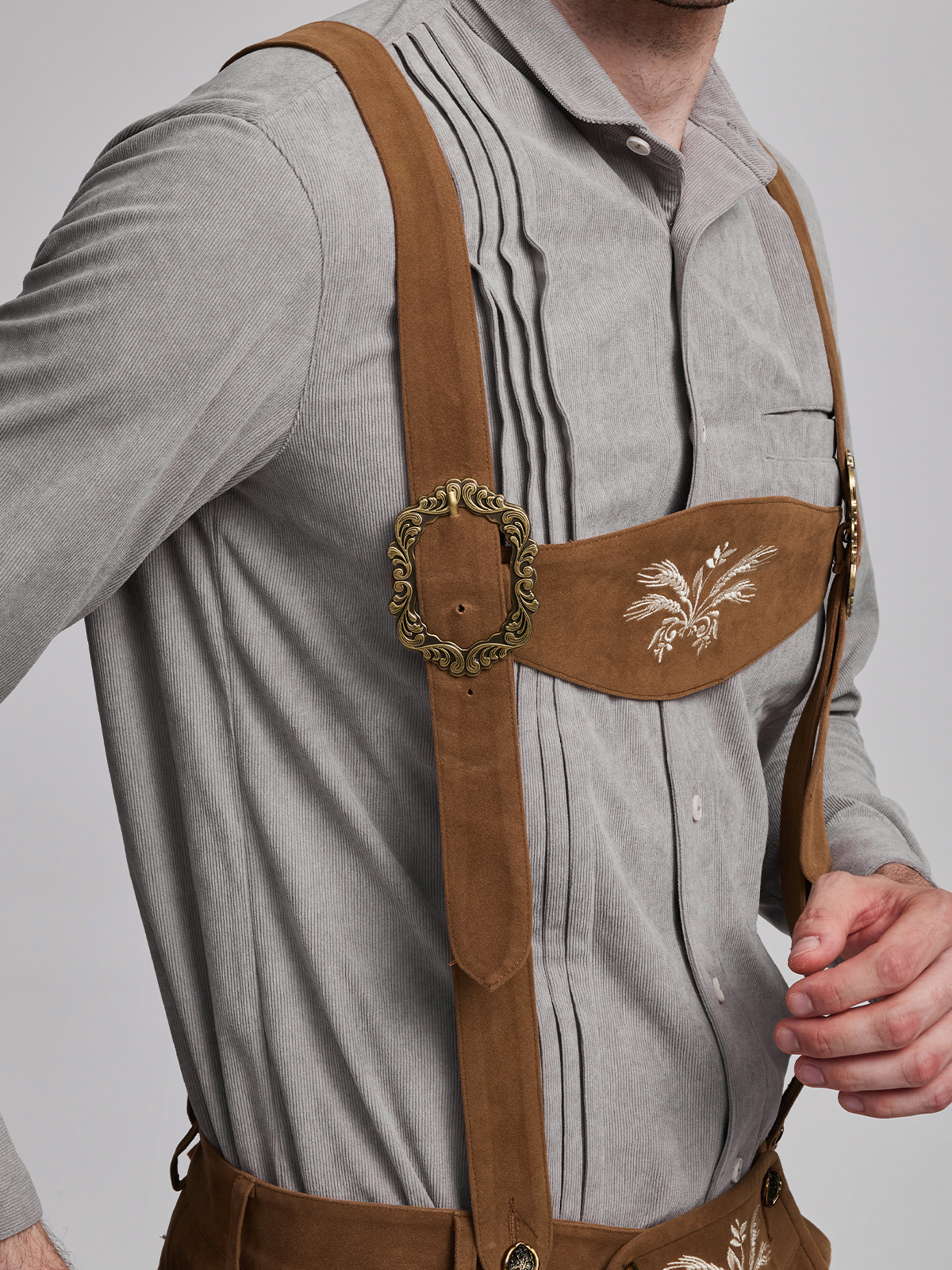 Traditionelles Dirndl in Braun