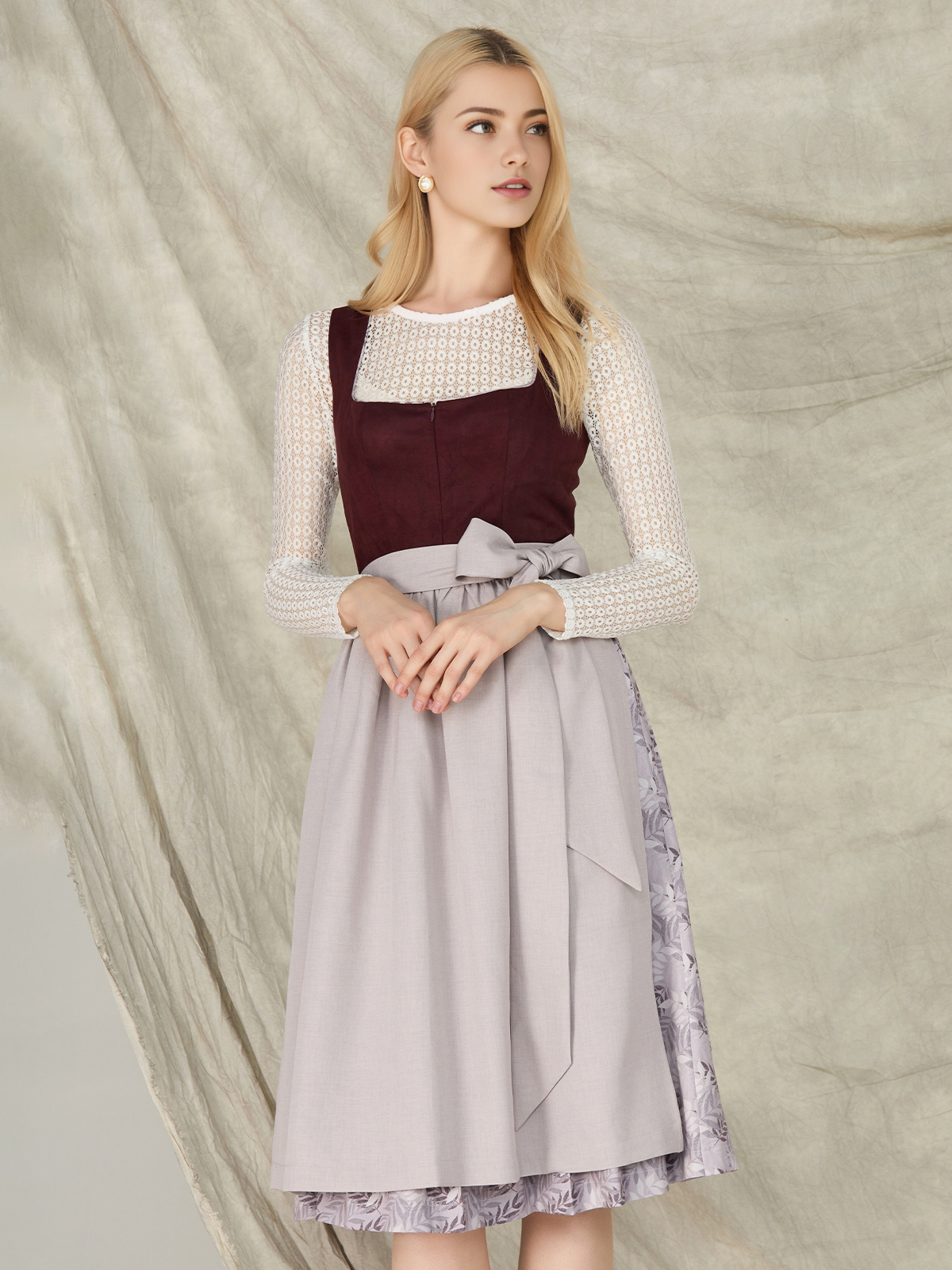 Ehreer Dirndl in Lila – Eleganz und Tradition vereint