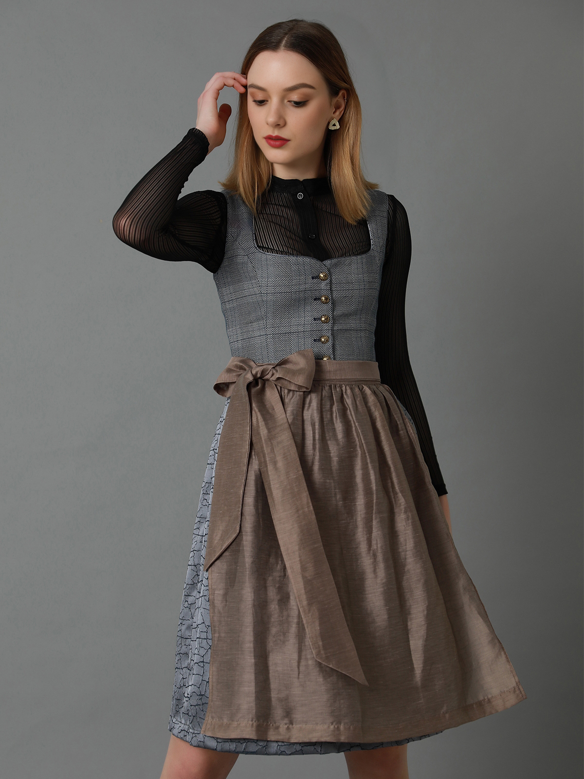 Dirndl dunkelblau samt in eleganter Ausführung