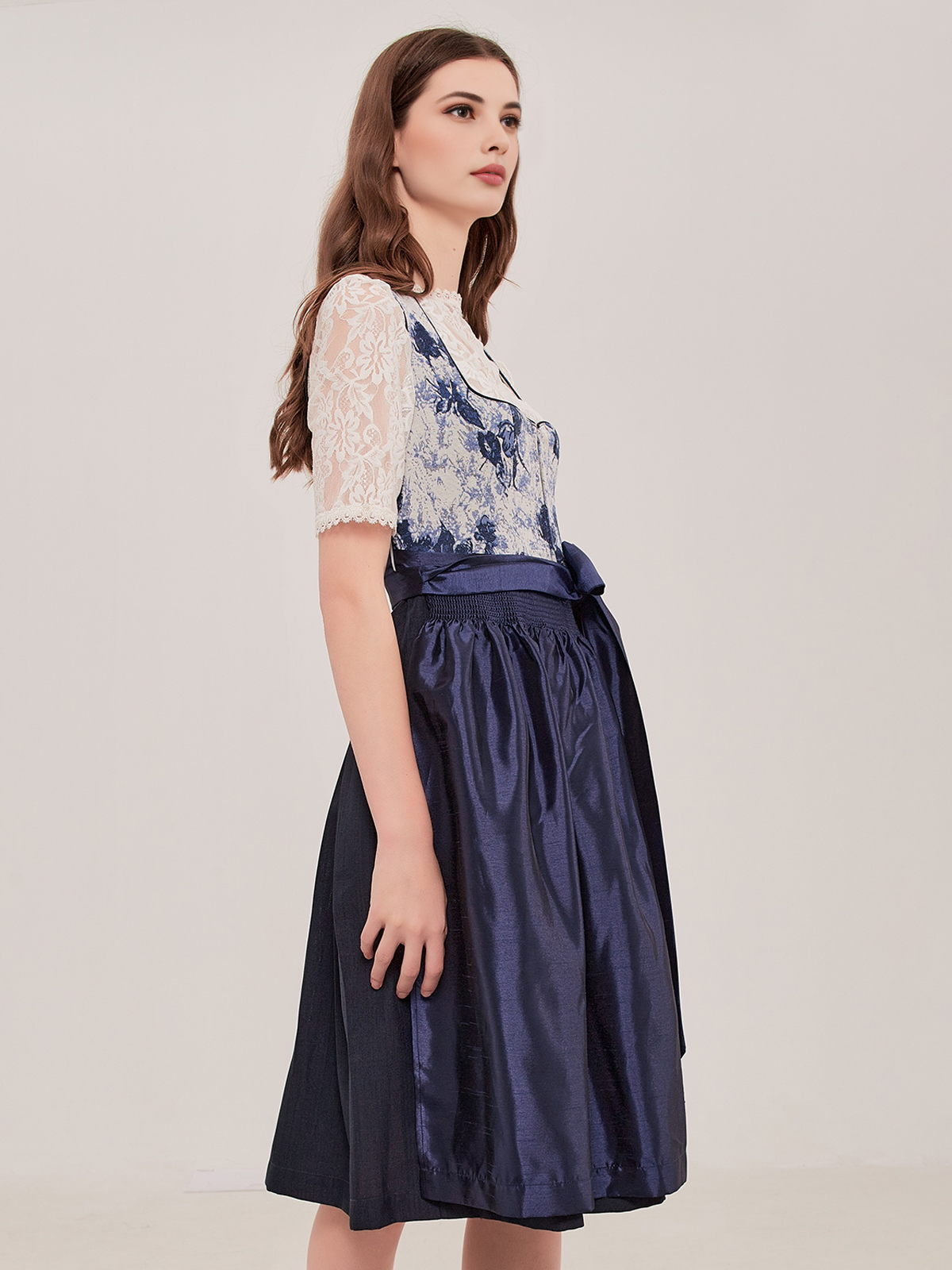 Dirndl in Blau – ein zeitloser Klassiker