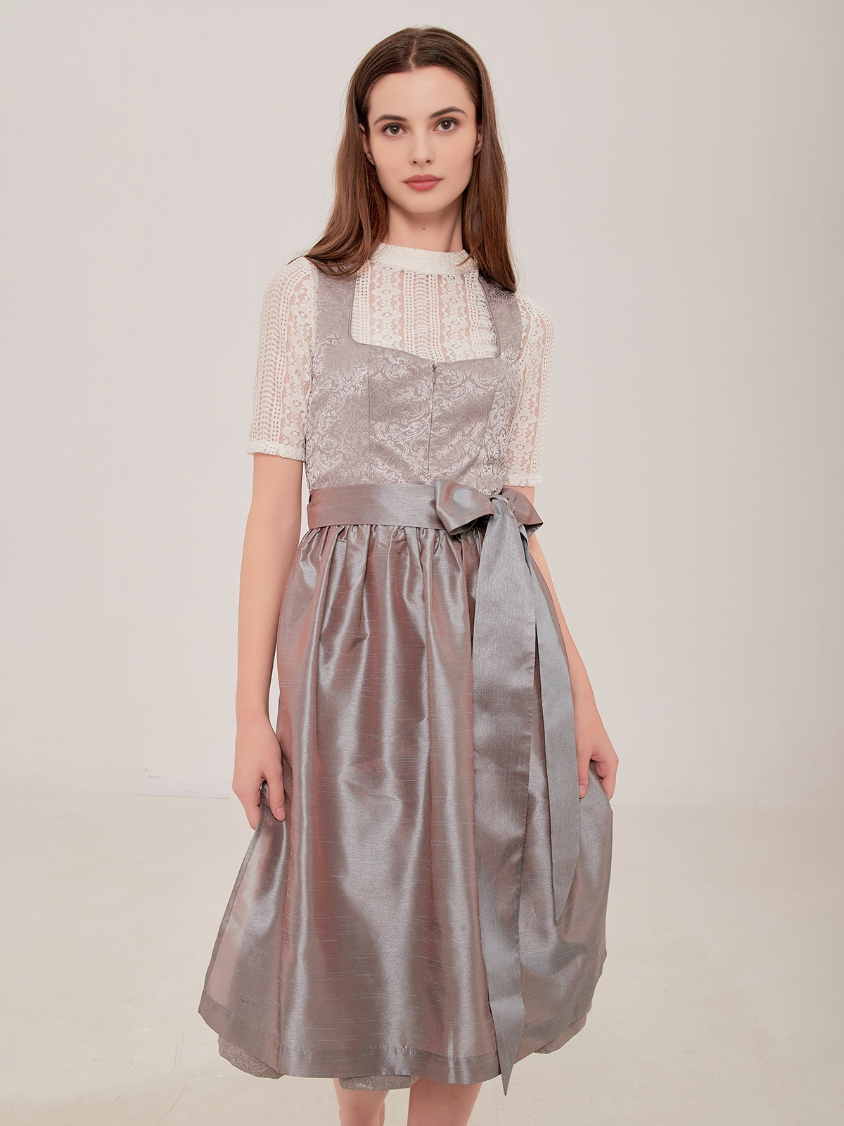 Dirndl in Grün mit 70 cm Länge