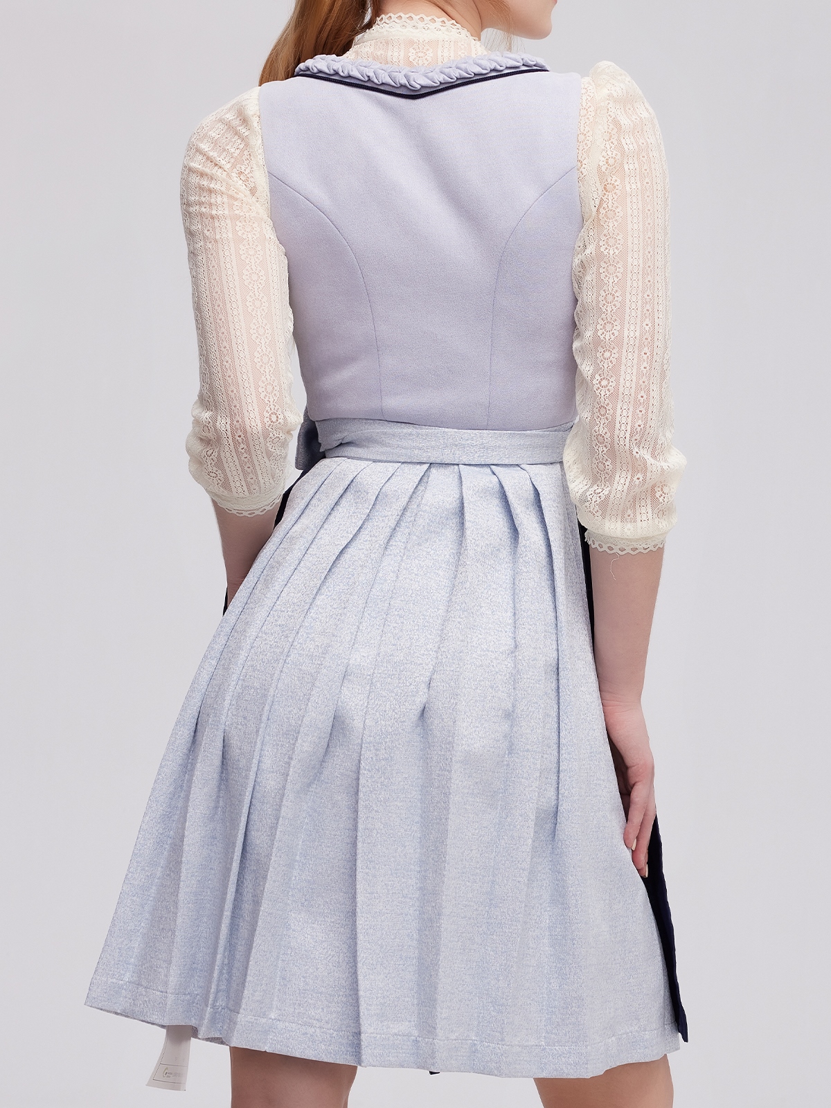 Dirndl in Blau mit modernem Schnitt