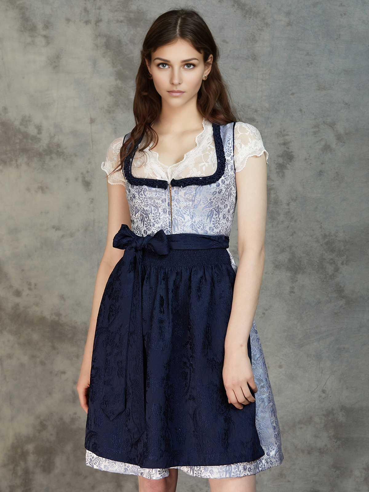 Ein klassisches blaues Dirndl von Ja mei – perfekt für jeden Anlass