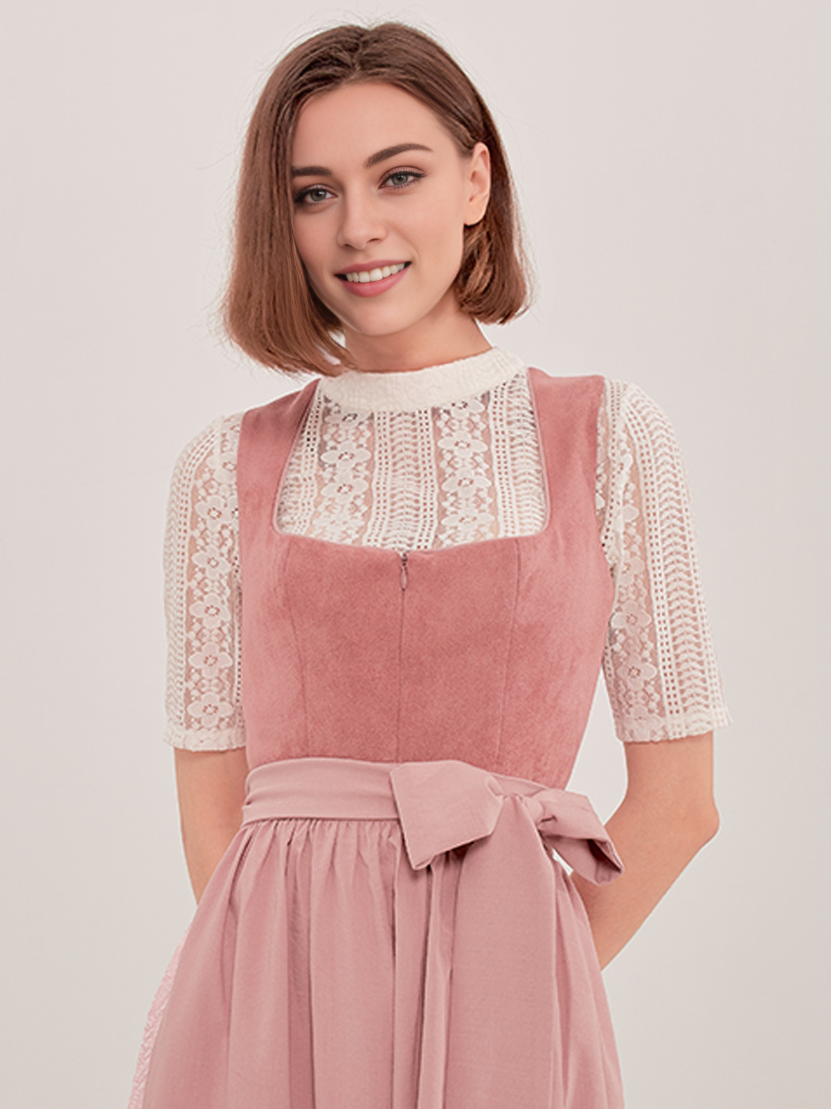 Dirndl in Rosa mit modernem Schnitt