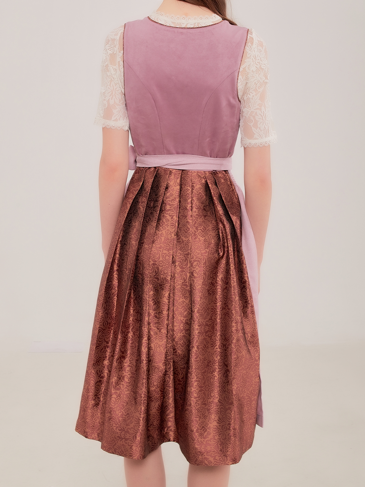 Elegante kurzarm Dirndlbluse in Lila