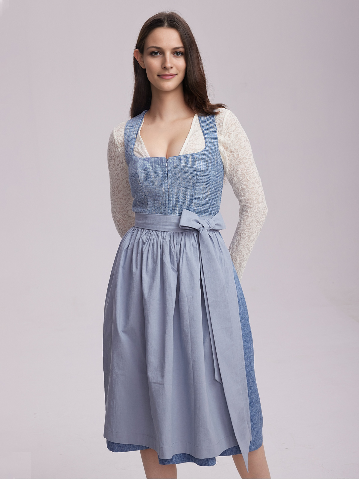 Schwarzes Dirndl Midi mit blauer Bluse