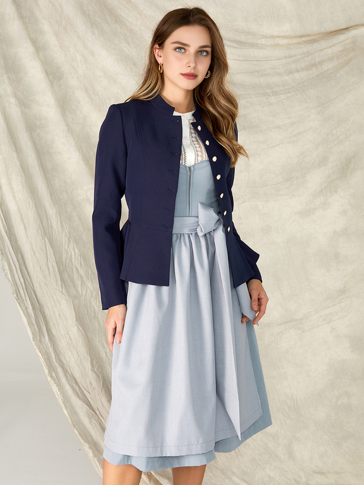 Dirndl in Marineblau