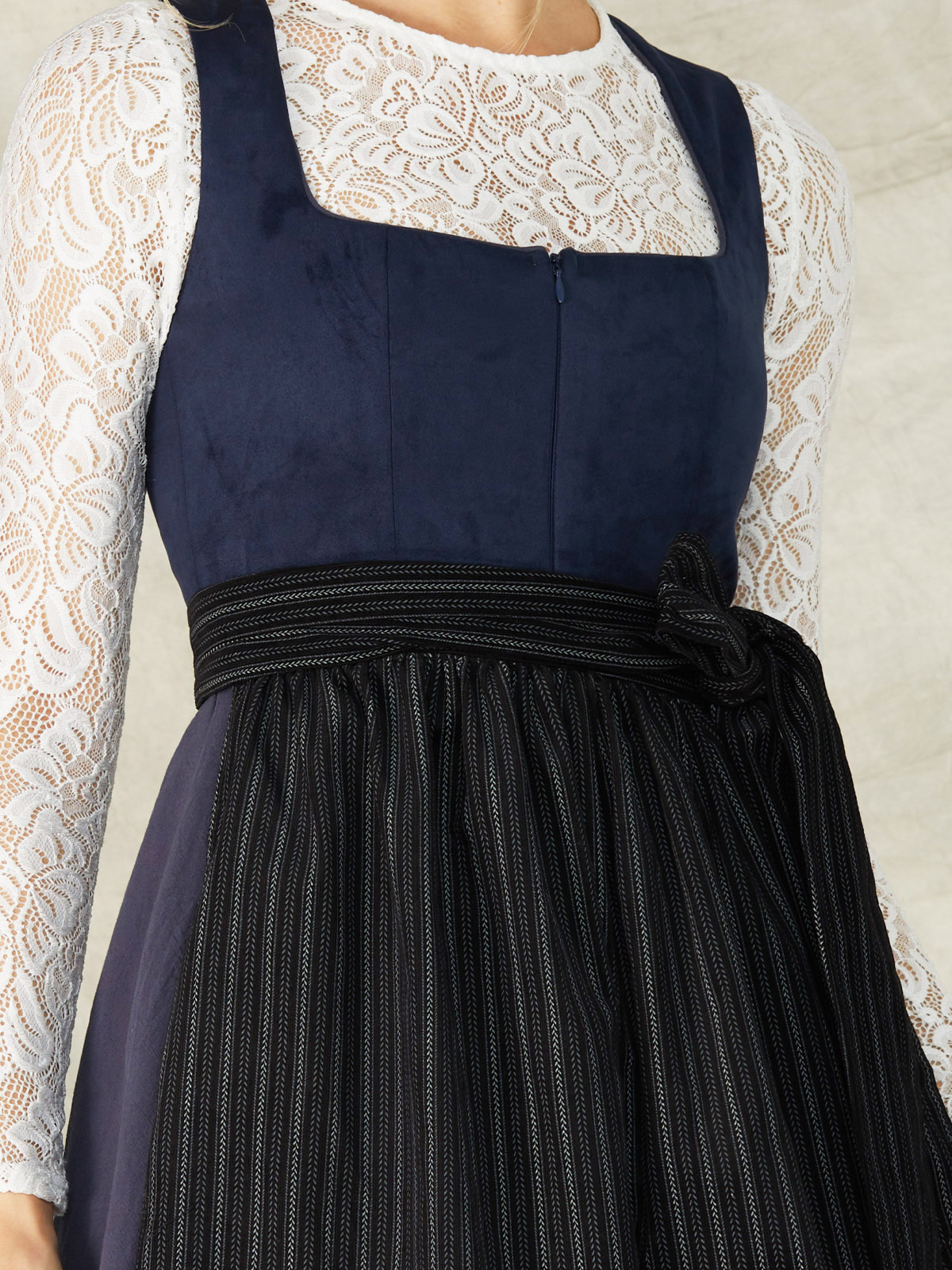 Dirndl Bluse mit Spitze in Blau