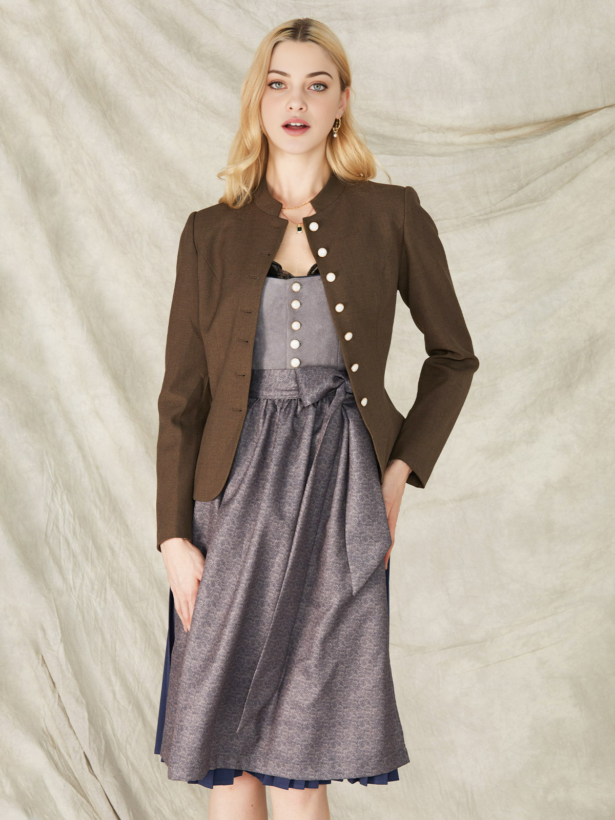 Ehreer Dirndl in Braun