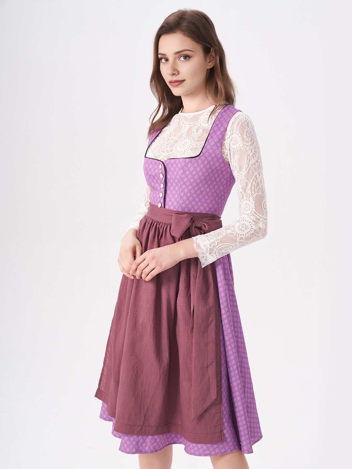 Dirndl Edelheiss in Lila – Eleganz und Tradition vereint