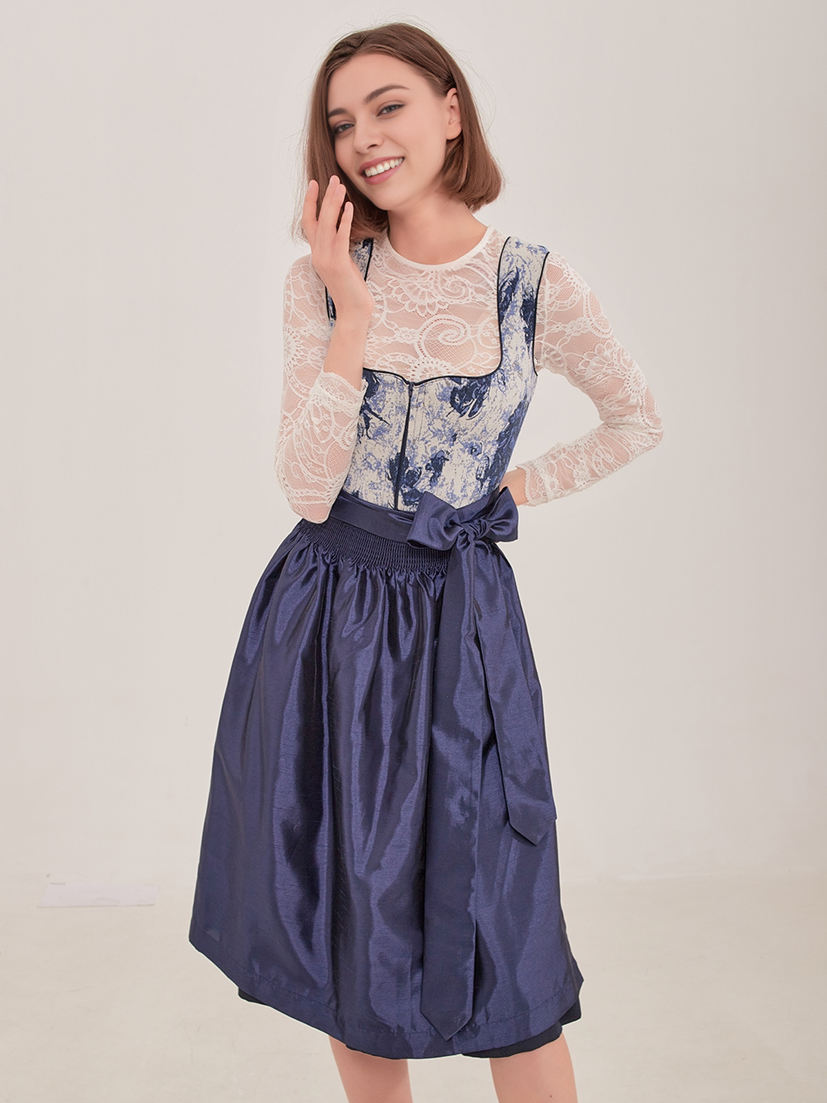 Perfektes Dirndl in Blau