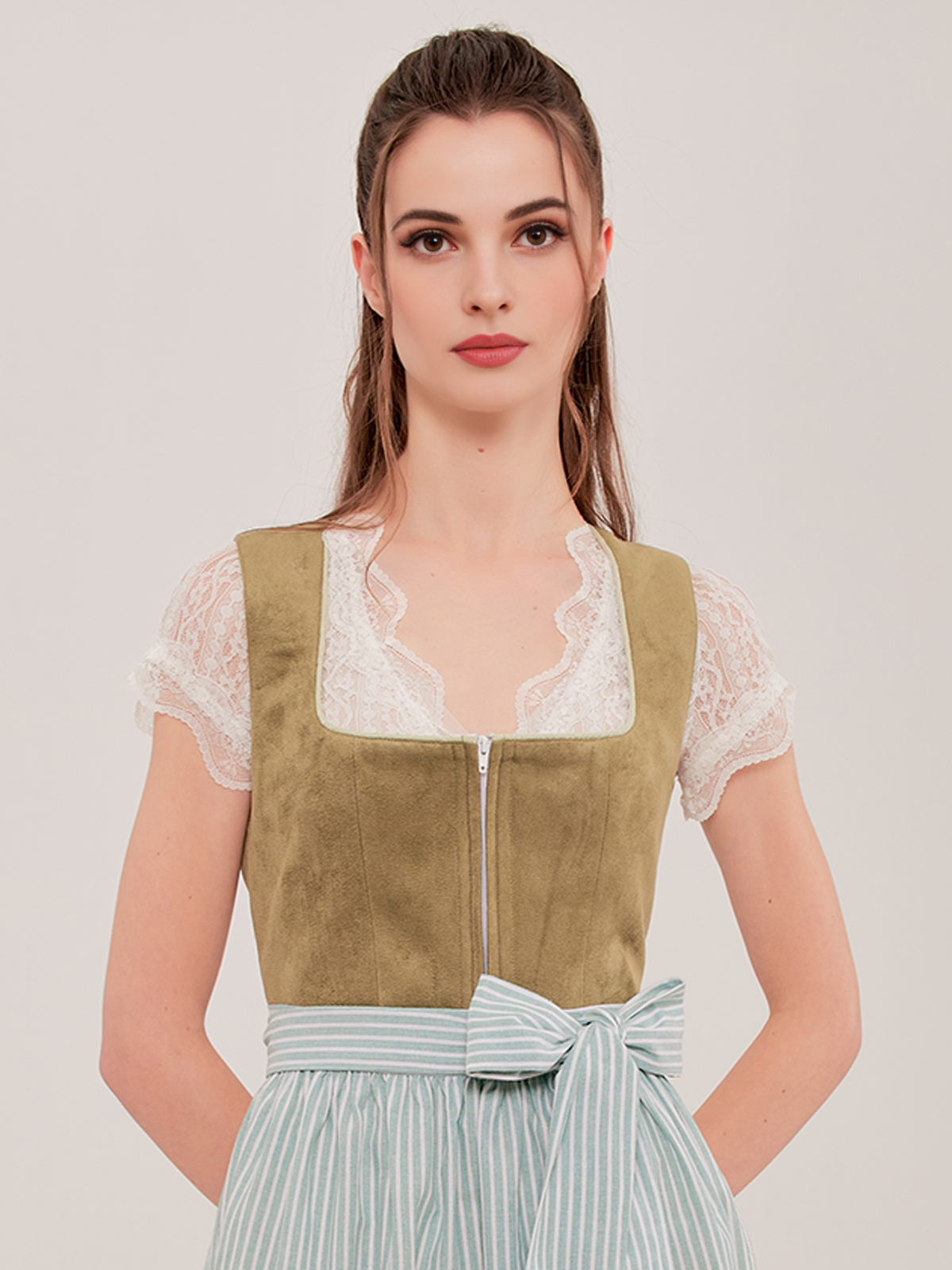 Dirndl Grün – frisch und modern
