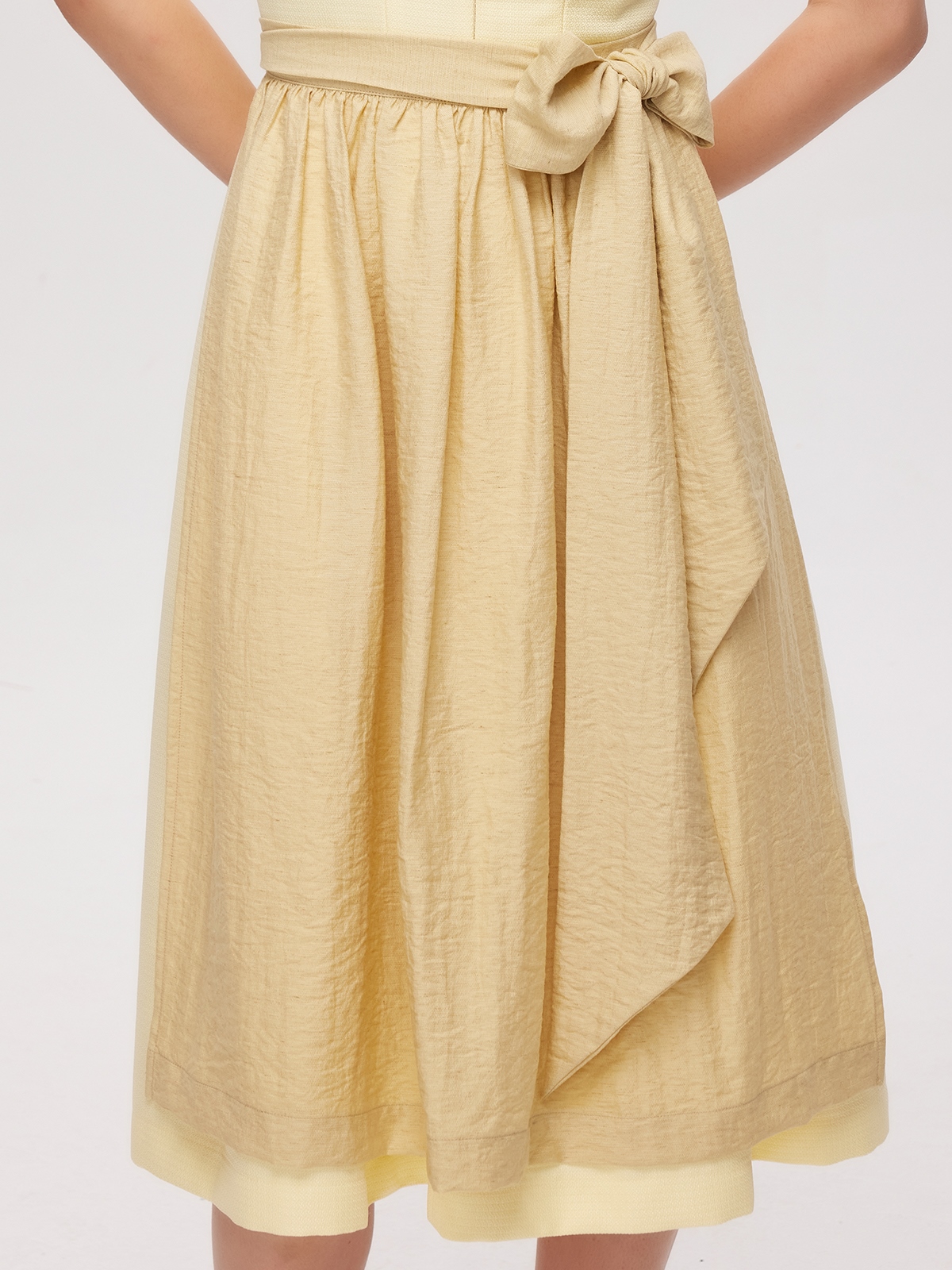 Dirndl in Gelb – feminin und strahlend