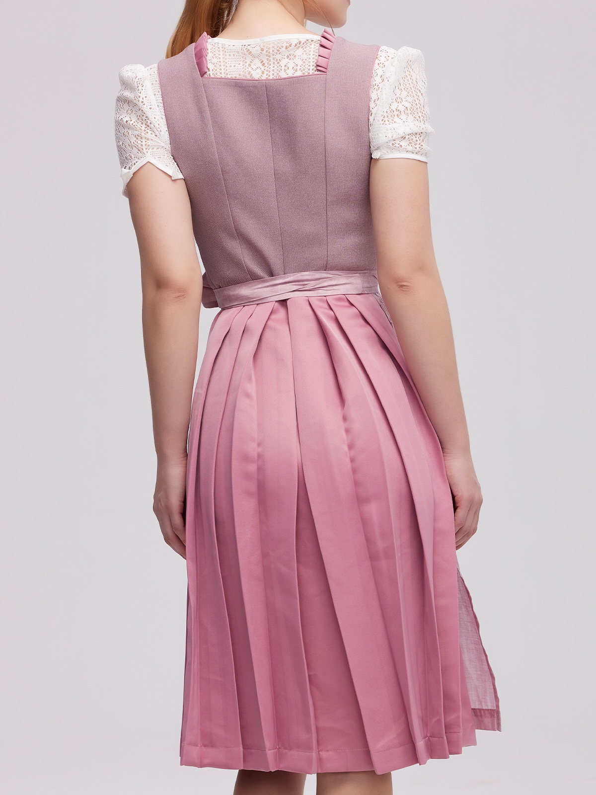 Dirndl mit langarm Bluse in Lila