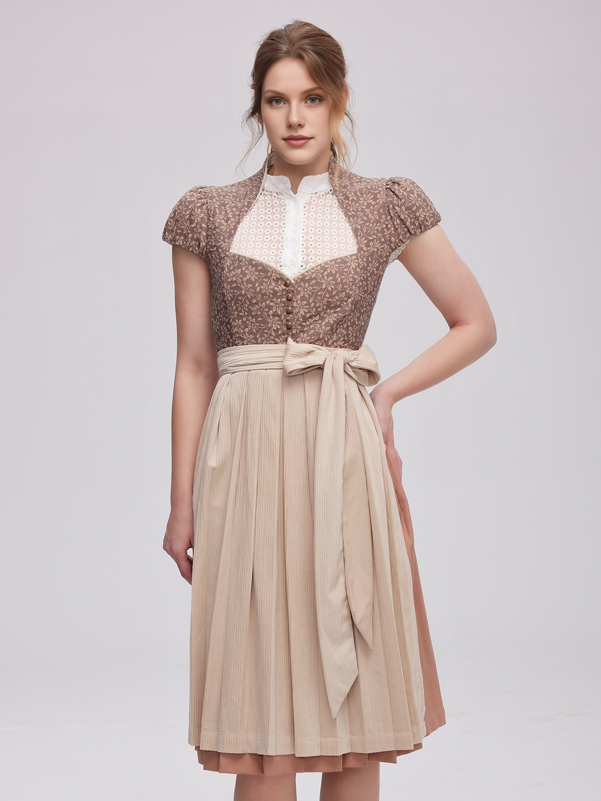 Dirndl samt schwarz in eleganter Ausführung
