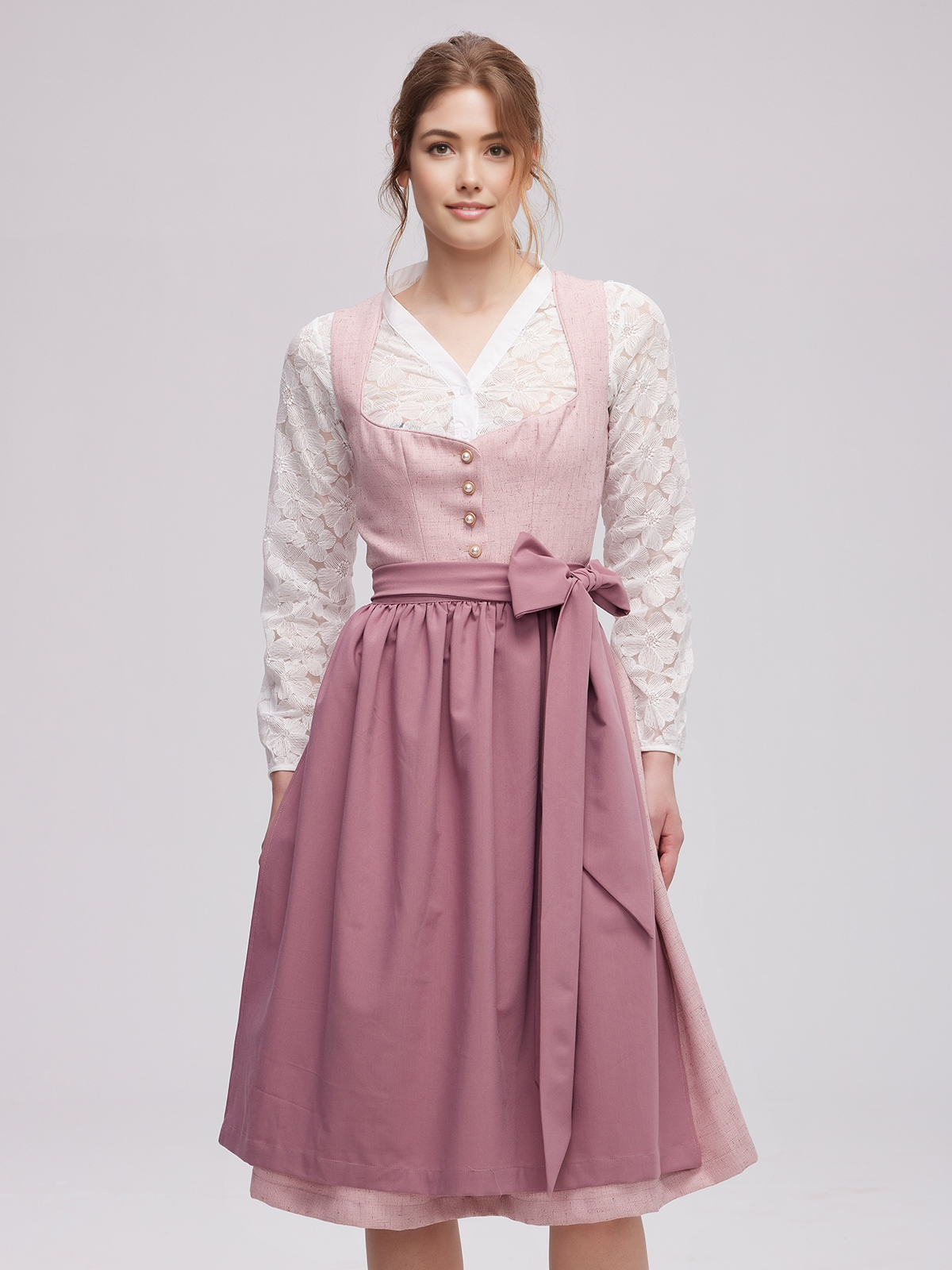 Dirndl Hellgrün in natürlicher Umgebung