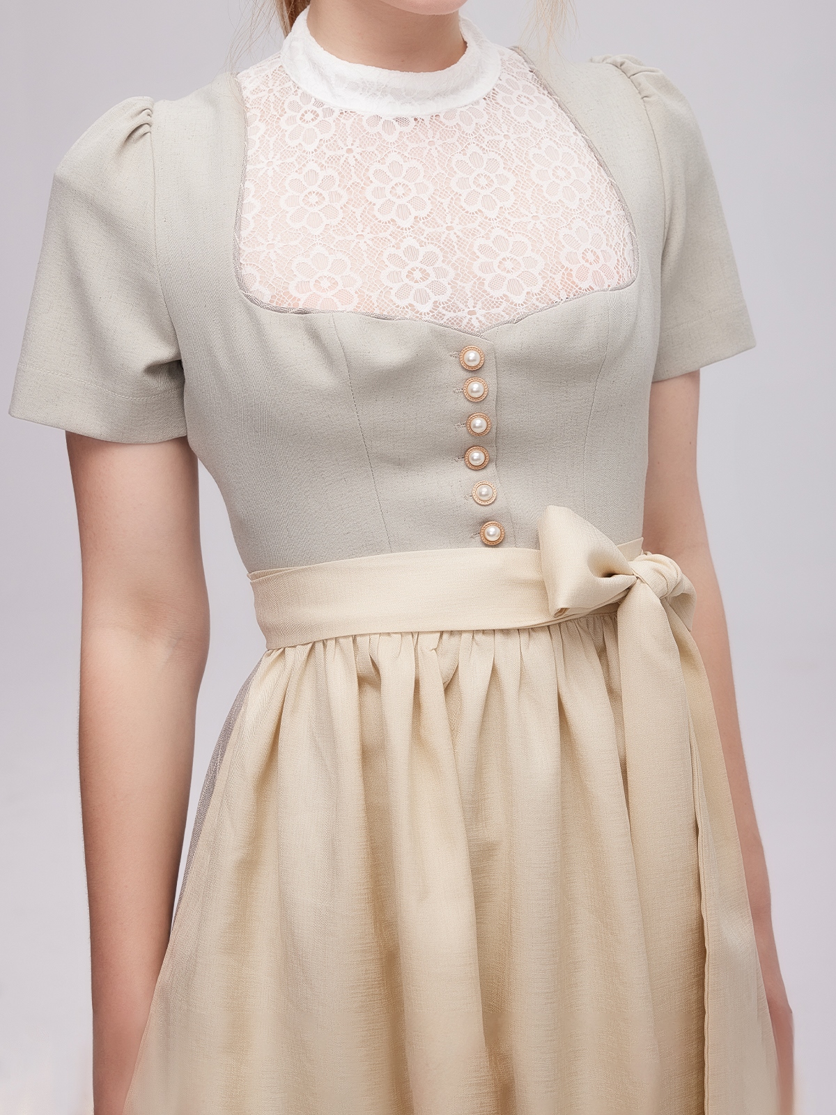 Elegantes rotes Midi Dirndl mit modernem Schnitt
