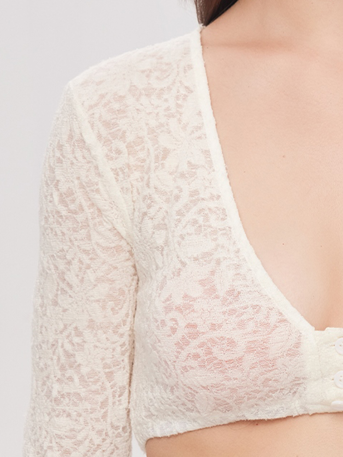 Weiße Dirndlbluse mit rotem Samt-Dirndl