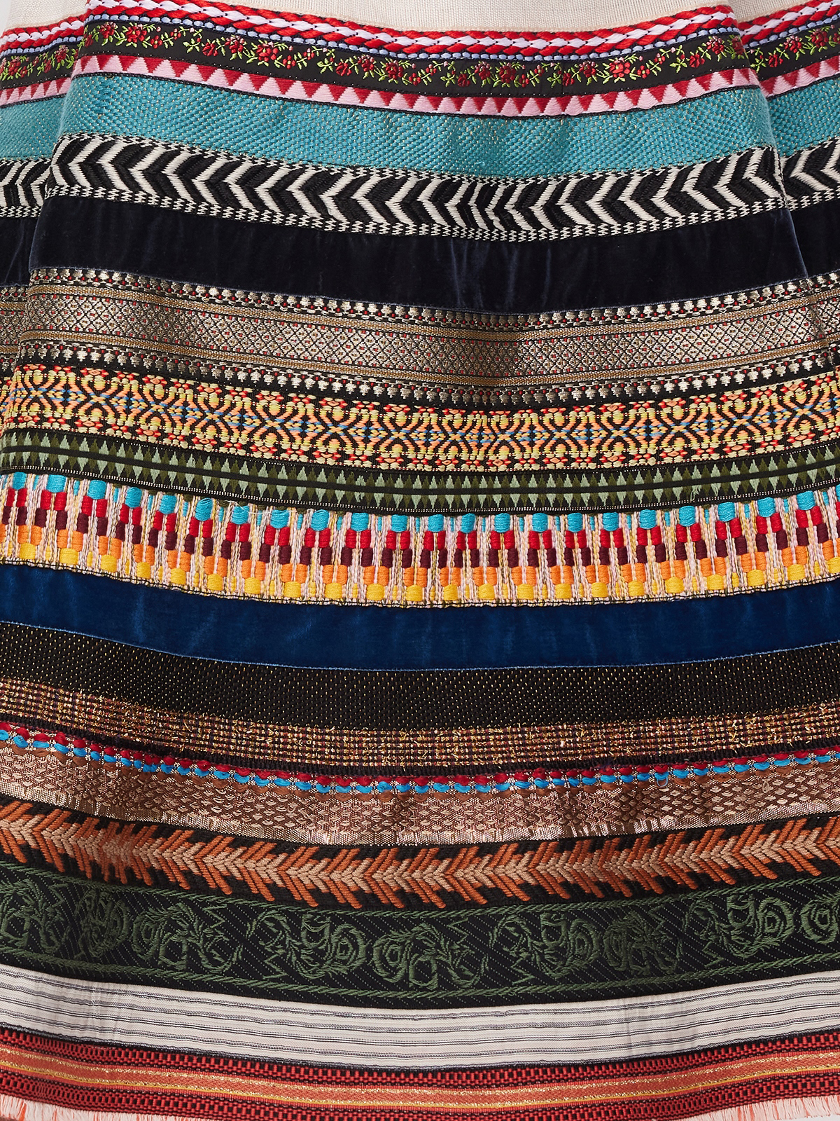 Dirndlbluse mit Lochausschnitt in Braun