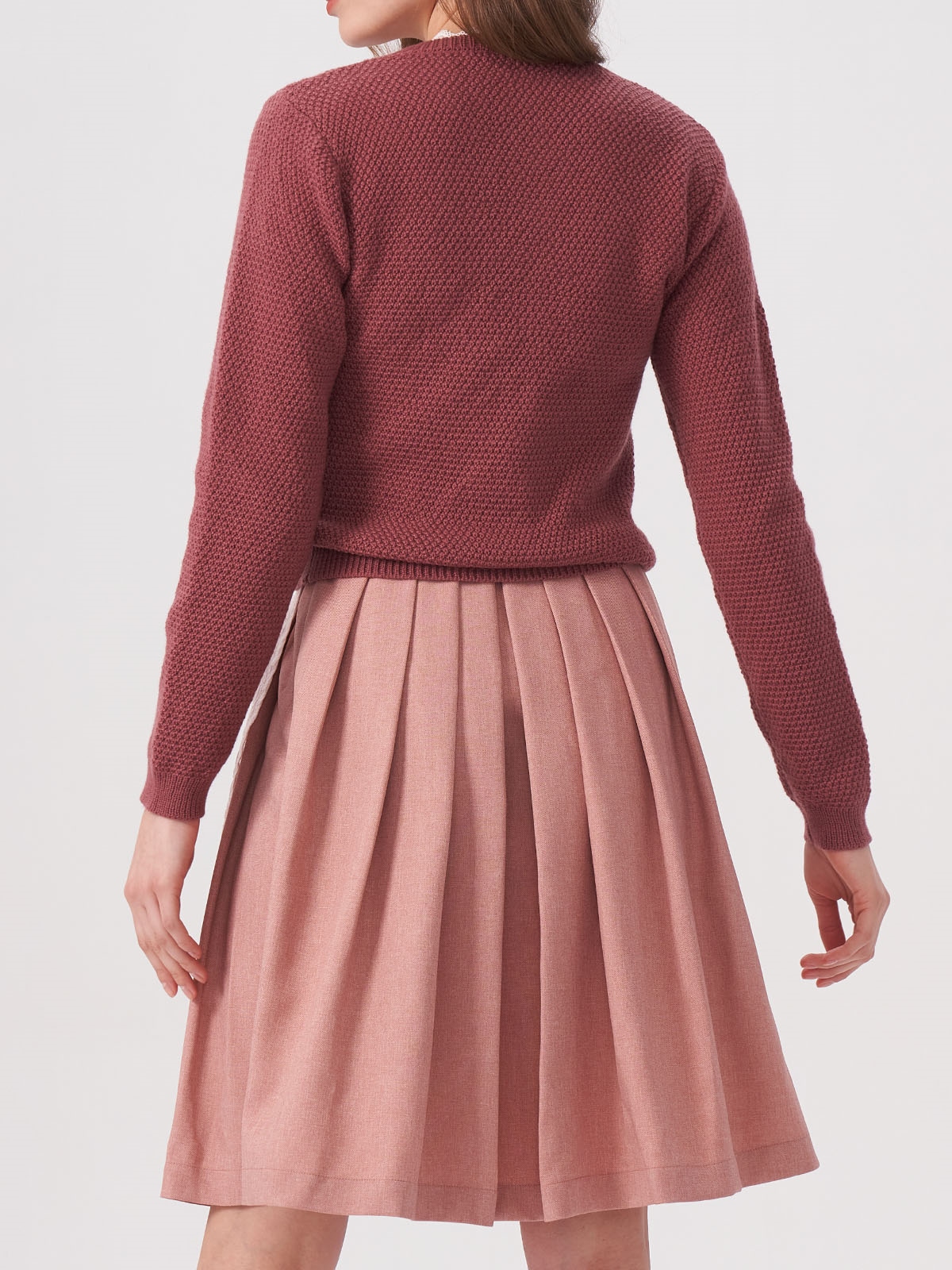 Modernes Dirndl in Lila mit trendigem Schnitt