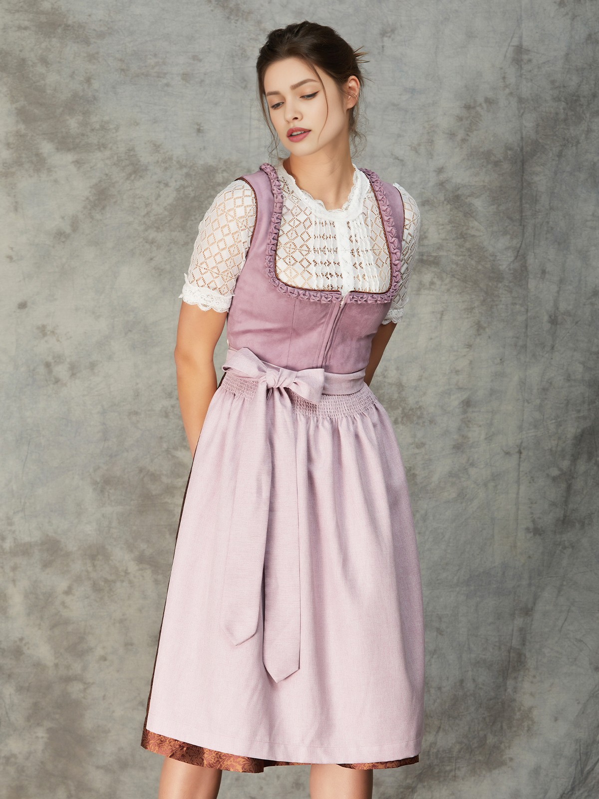 Dirndl Braun Gold in lila Akzenten