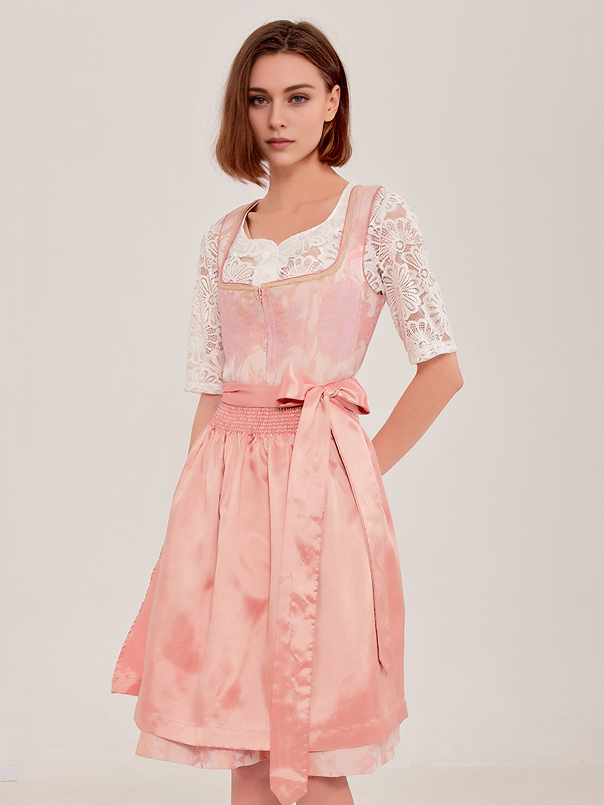 Modernes Dirndl in Rosa
