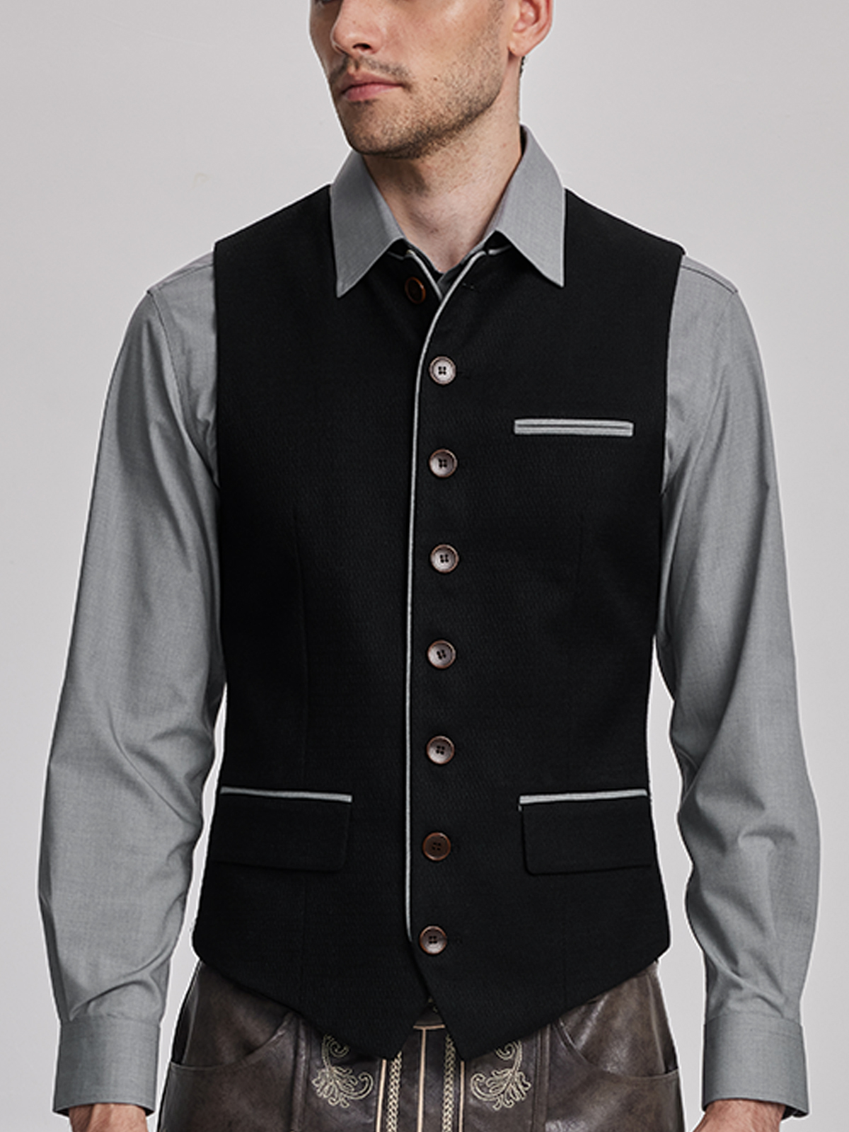 Elegantes Dirndl in Schwarz
