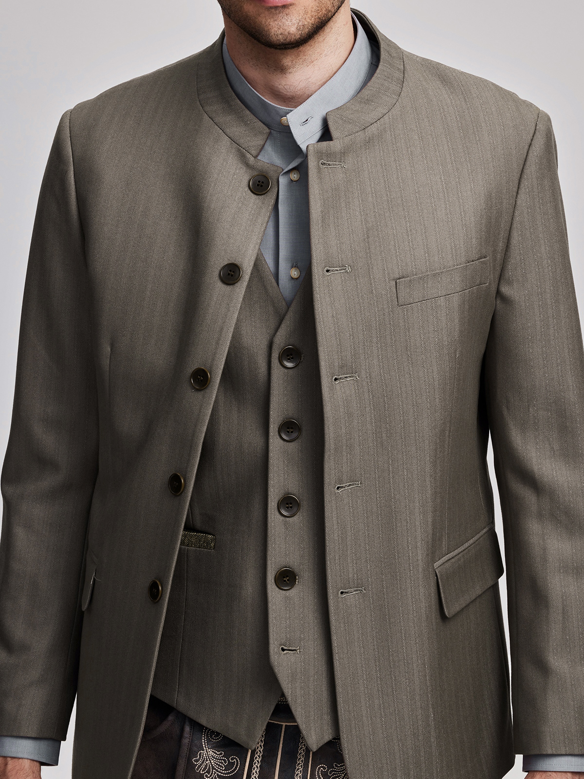 Trachtenbluse in Grün mit feinen Details