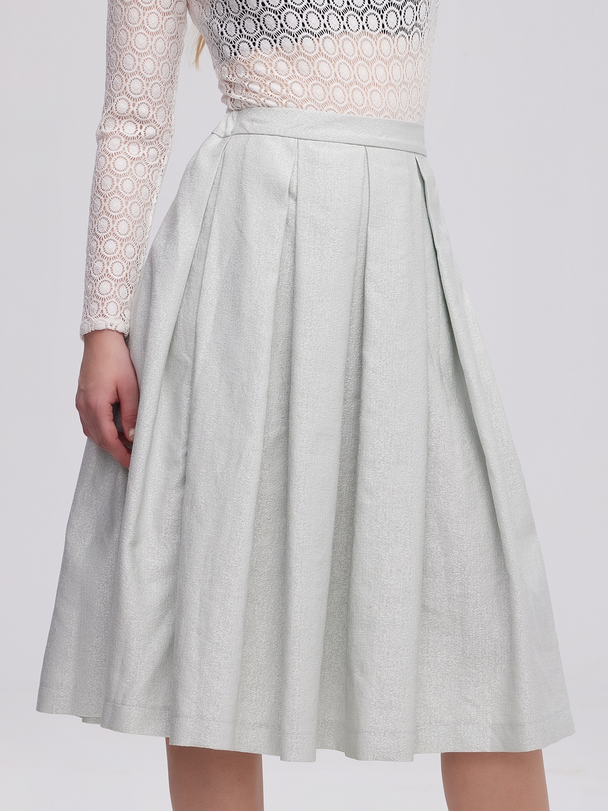 Dirndlbluse in Grün mit traditionellem Rock