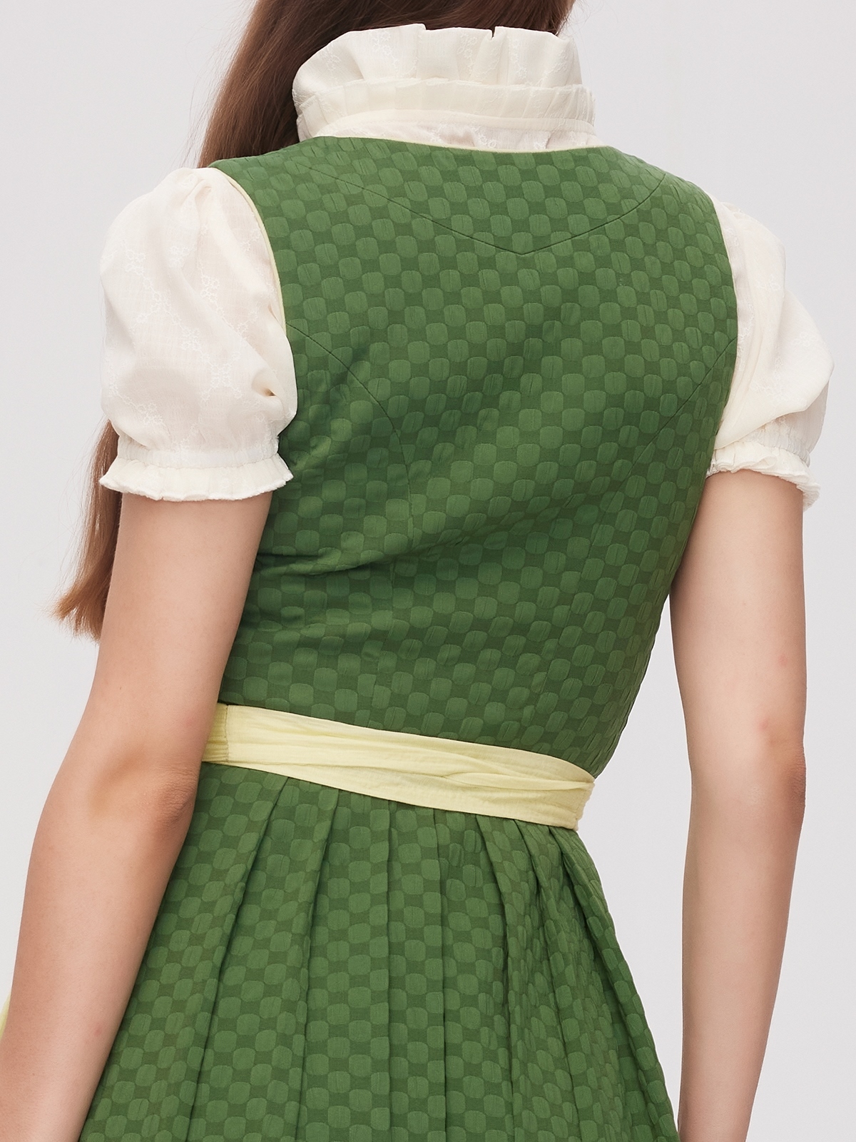 Klassische Dirndlbluse mit Rüschen