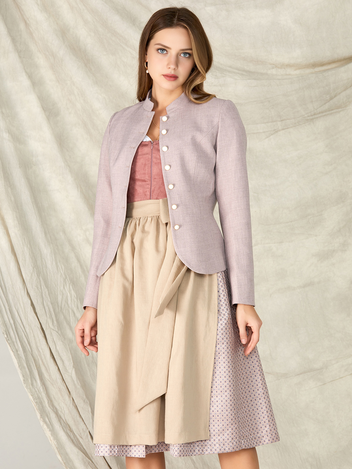 Dirndl samt gelb mit stilvoller Jacke