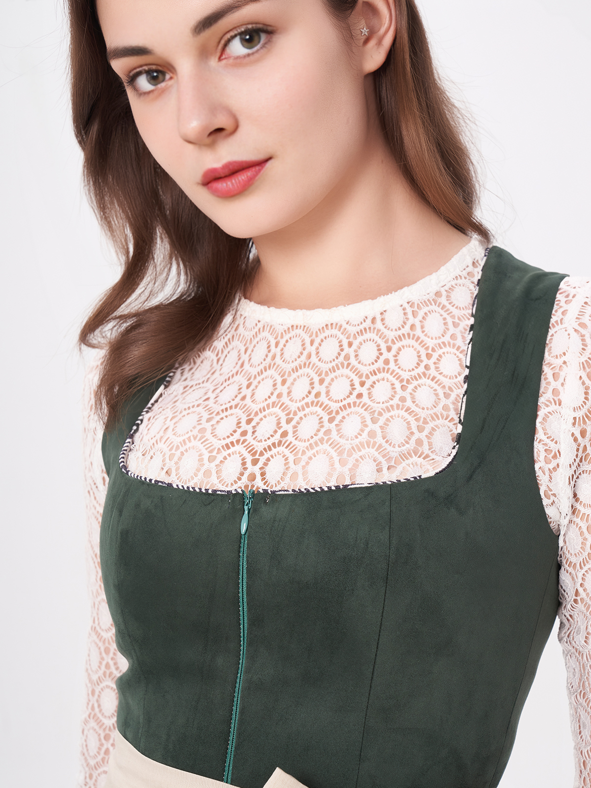 Ein grünes Dirndl von Ehreer, perfekt für festliche Anlässe