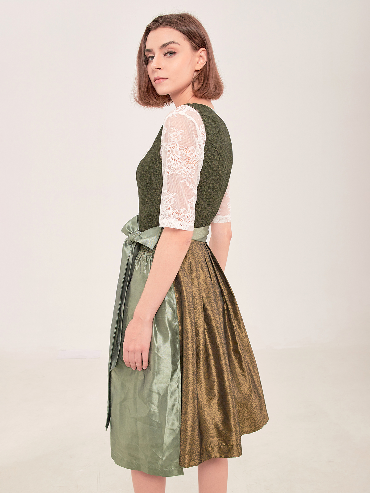 Mini Dirndl Extra Kurz in Grün