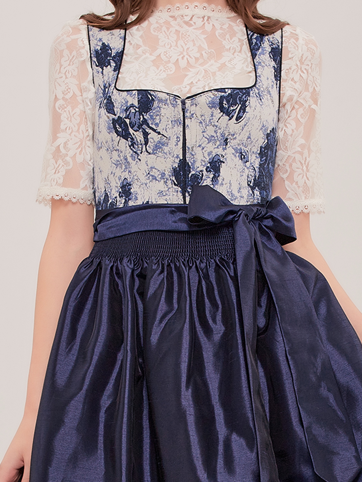 Dirndl in Blau