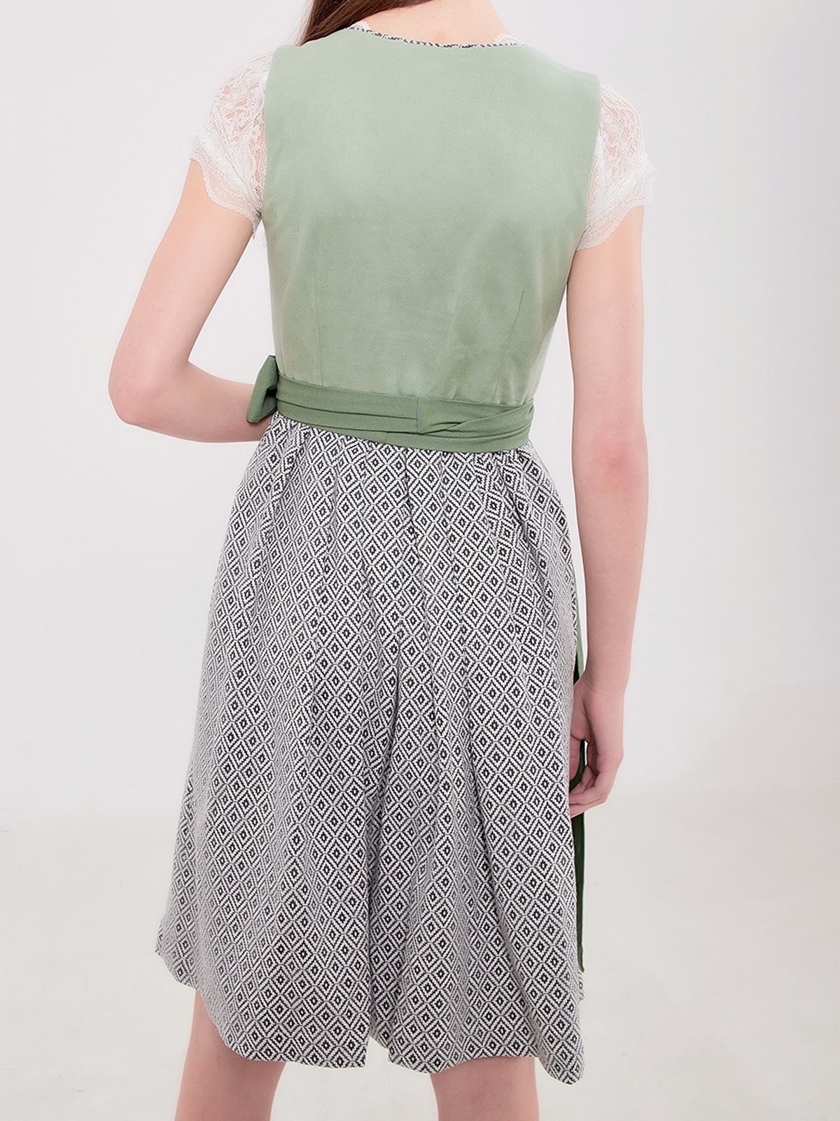 Dirndl Grau Rosa – Eleganz und Charme