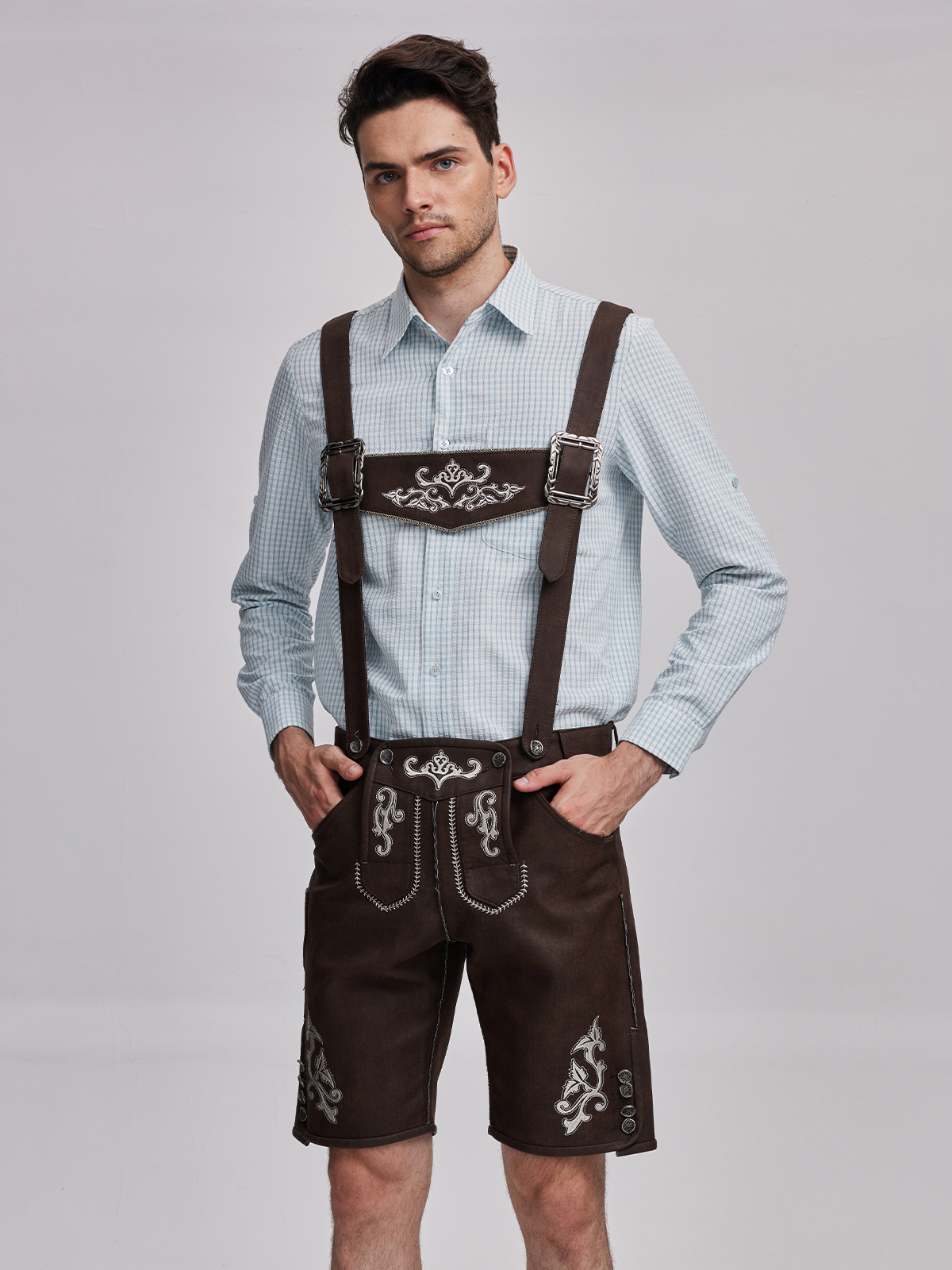 Braune Lederhose mit femininem Schnitt