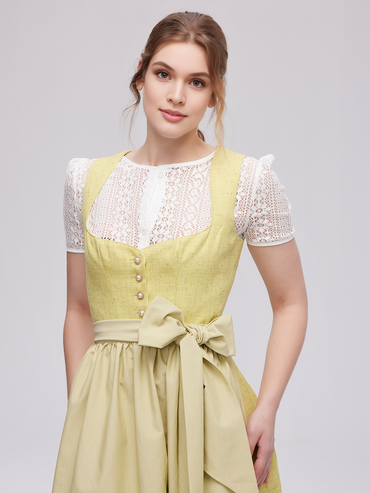 Dirndl mit Reißverschluss vorne in Gelb – elegant und modern