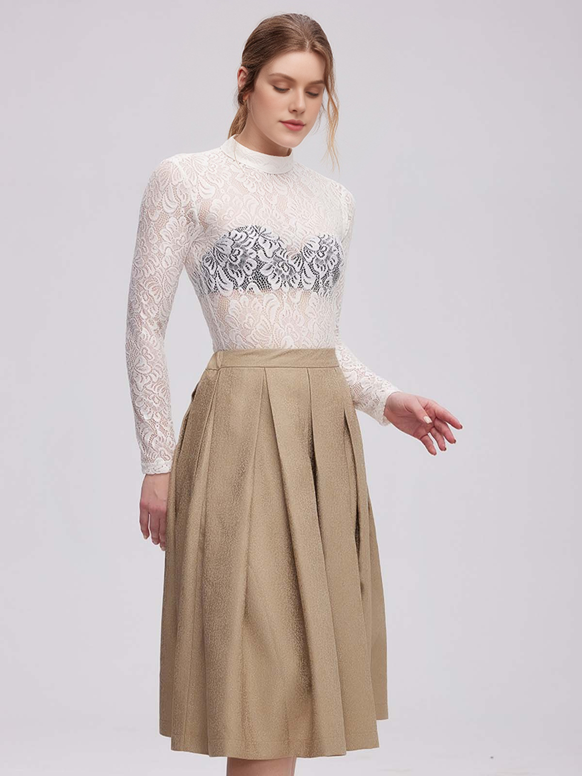 Dirndl mit weißer Bluse – Eleganz und Tradition vereint