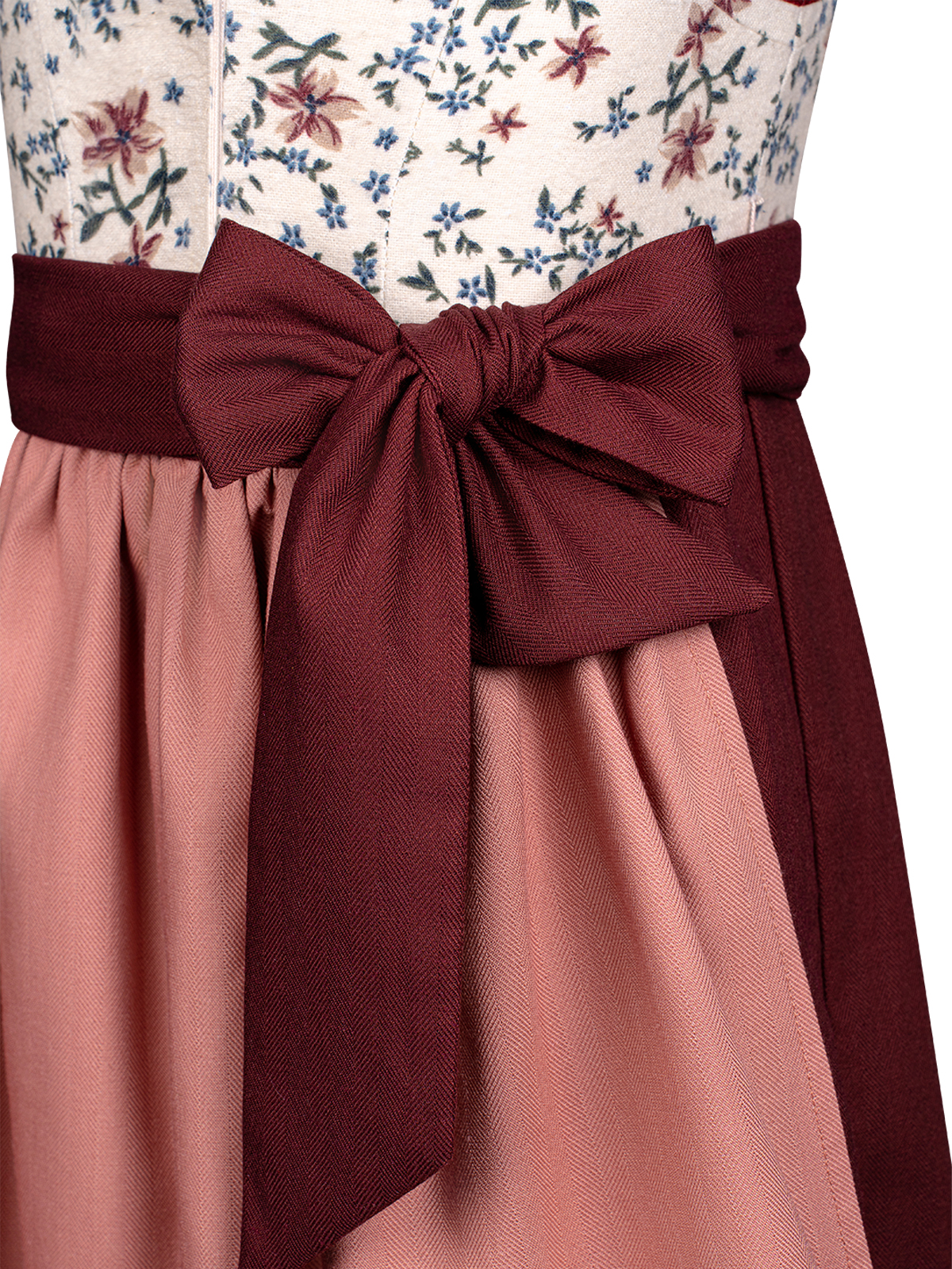 Traditionelles rotes Kinderdirndl mit Langarmbluse