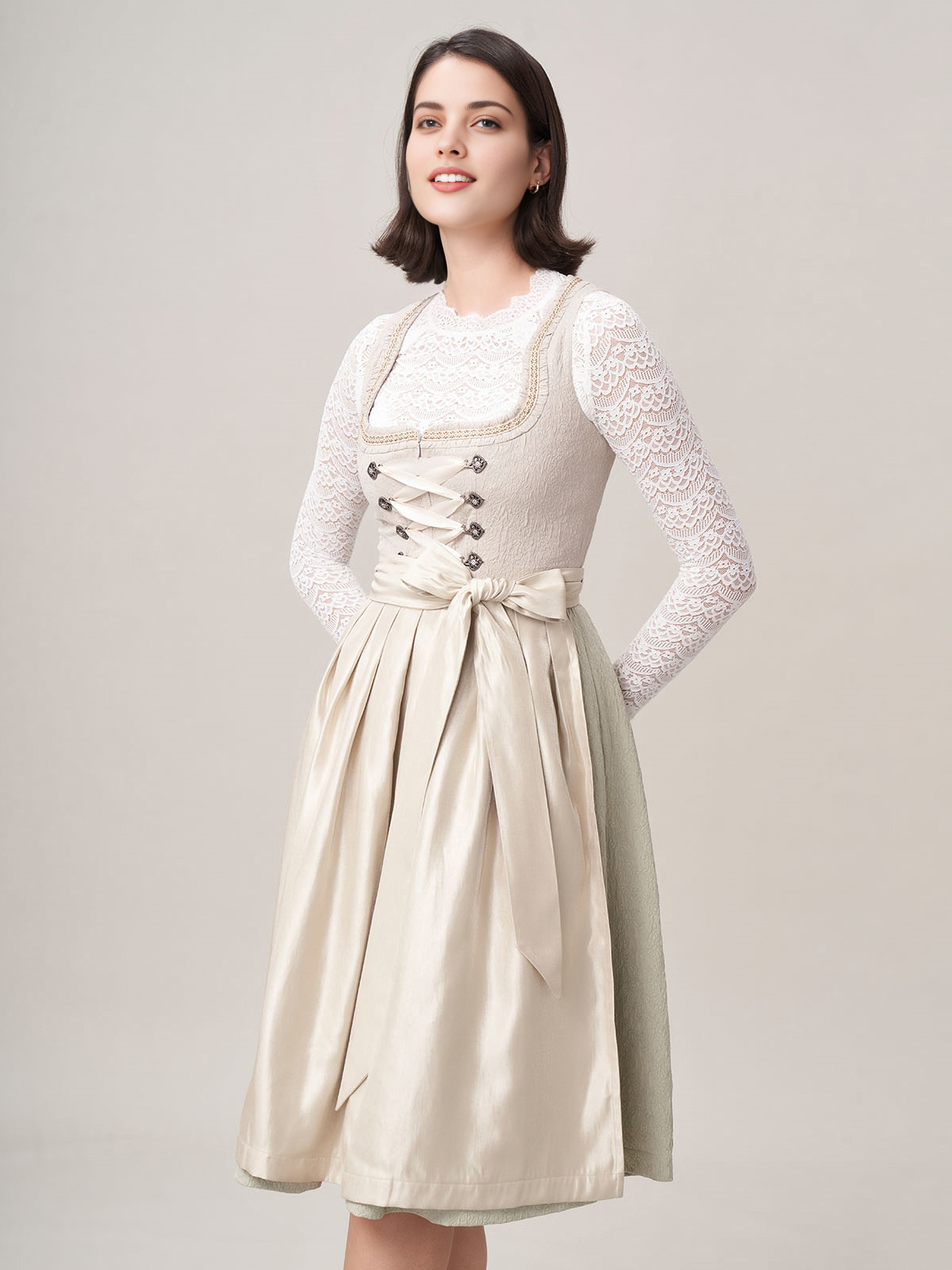 Ein elegantes lila Samt-Dirndl mit perfekter Passform