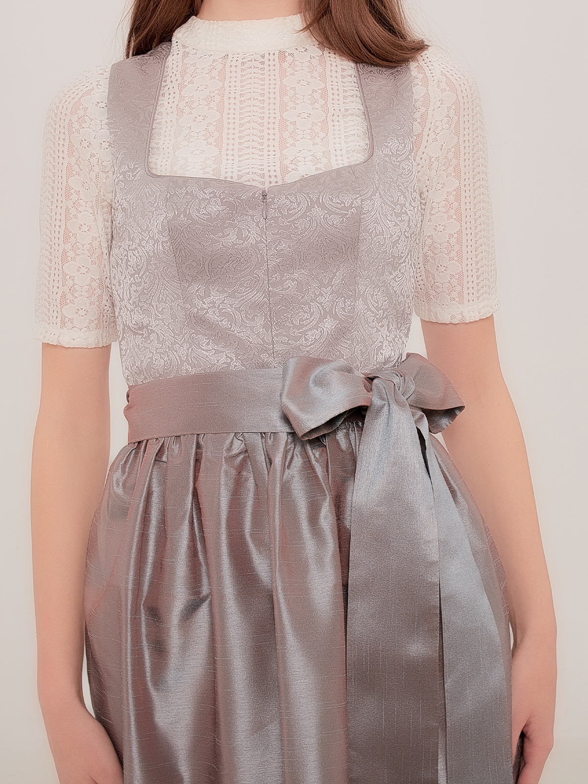 Modernes Dirndl in Grün