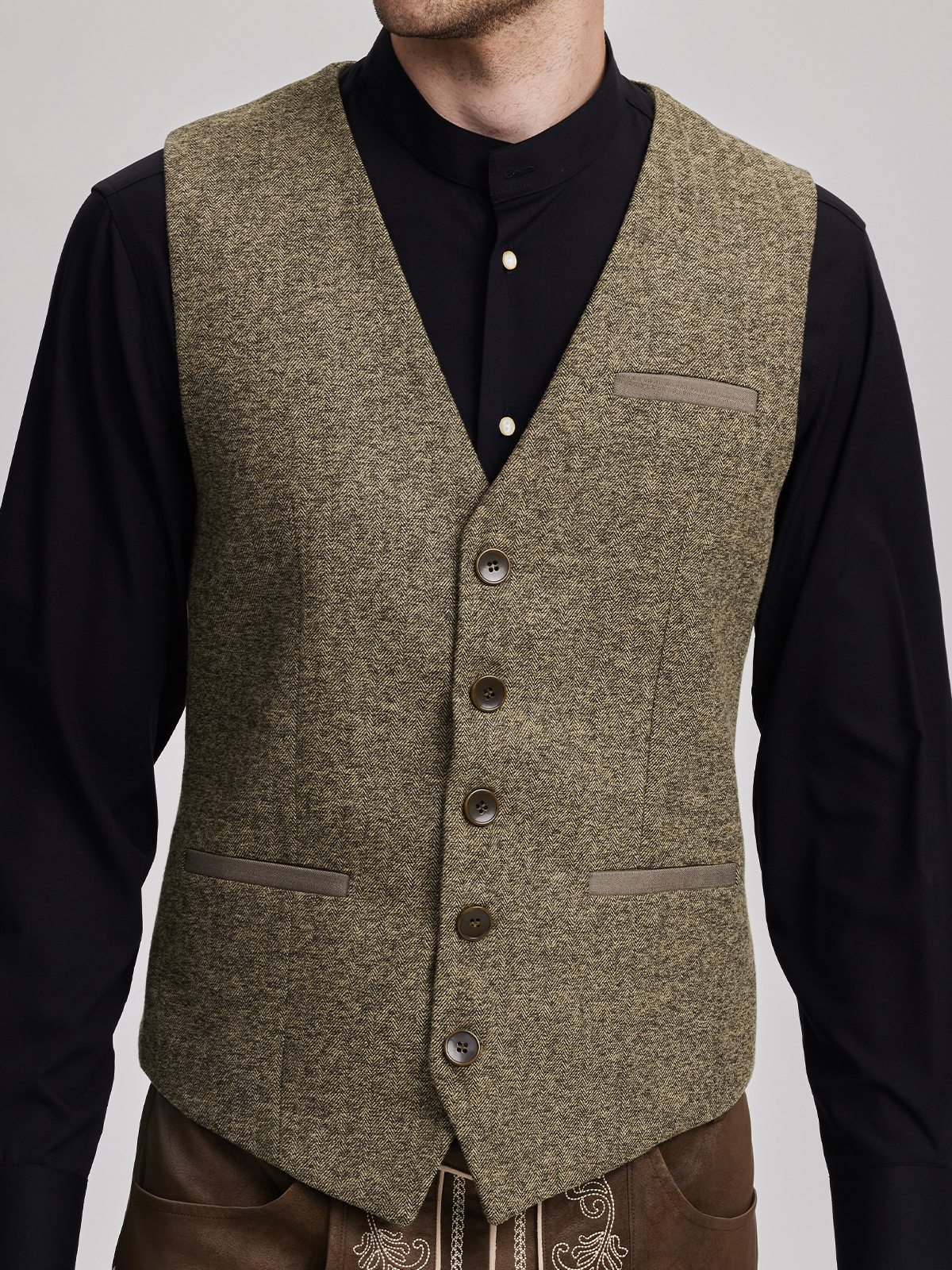 Modernes Dirndl in Gelb – perfekt für festliche Anlässe