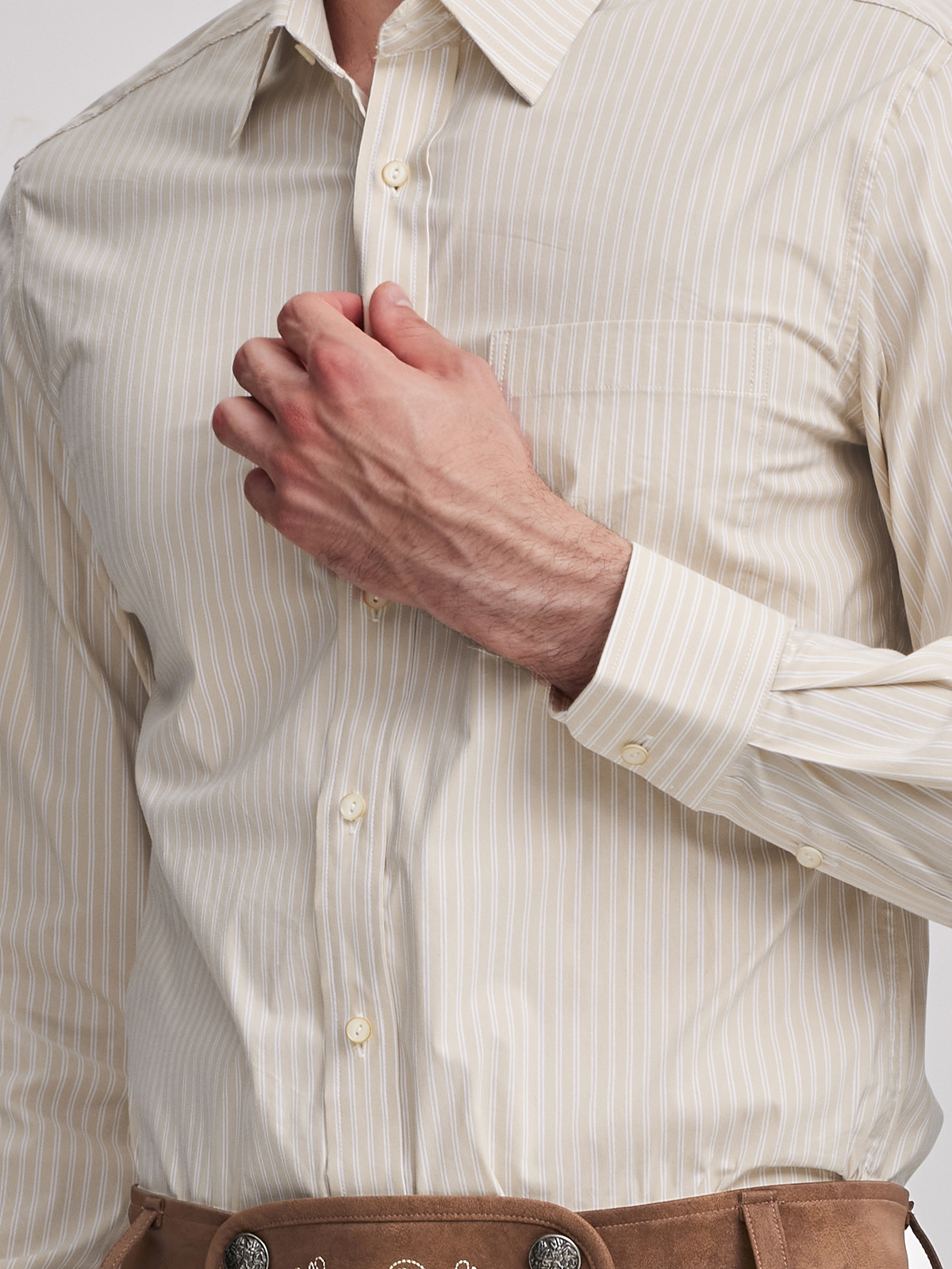 Modernes Dirndl in Gelb