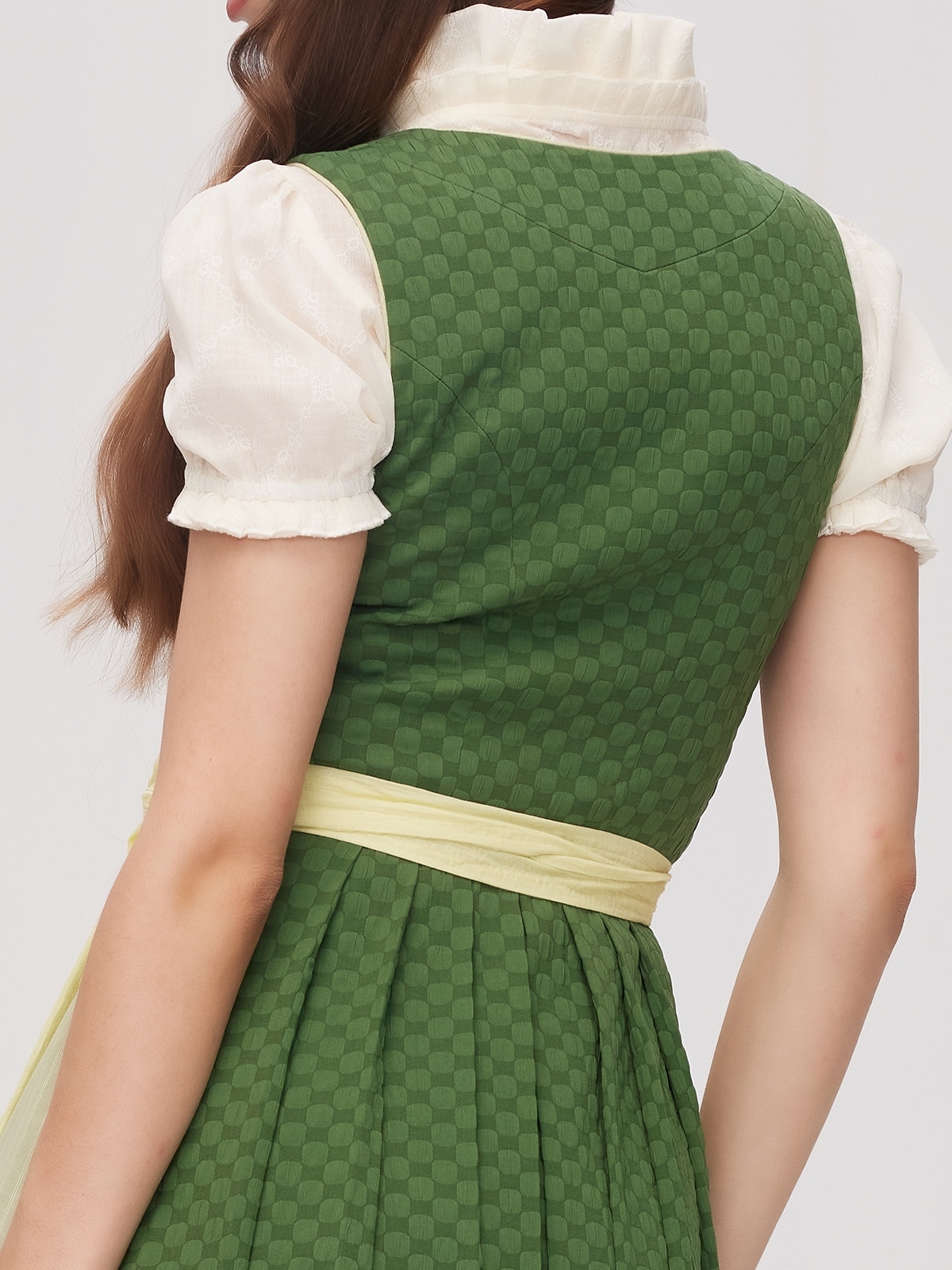 Dirndl in Grün – ein moderner Klassiker